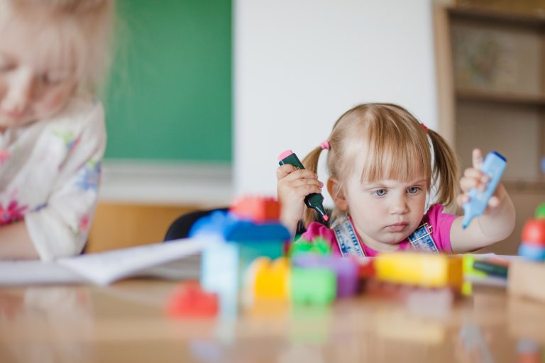 kindergarten-girl-playing-with-markers
